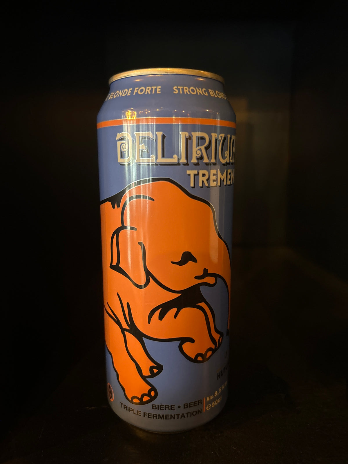 Delirium tremens strong blond Belgium beer blue